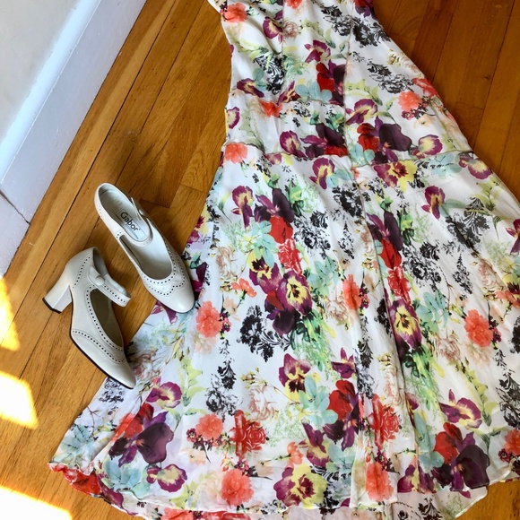 Vintage Mary Jane Pumps - Leather Upper, Leather Sole - Wingtip Detail - Picture 2 of 14